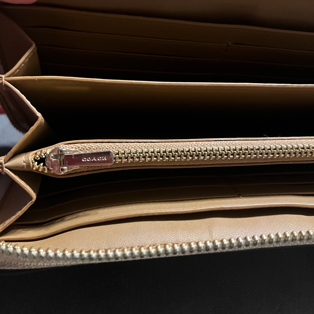 Coach Wallet - Picture 9 of 10